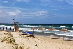 La spiaggia di Marina di Sorso in una giornata di maestrale in Sardegna.