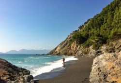 La spiaggia di Punta Corvo a Montemarcello in provincia di La Spezia, Liguria.