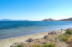 La spiaggia sabbiosa a sud di Talamone in Toscana