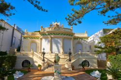 La splendida Villa Victoria a Benicassim, Spagna: costruito nel 1911 su richiesta di Salvador Albacar, designer e produttore di mobili, è un edificio residenziale in stile modernista ...