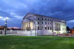 La State Court House della città di Jackson, Mississippi, USA, fotografata in una serata nuvolosa.


