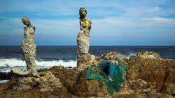 La statua delle sirene a Punta del Este, Uruguay: sono opera dello scultore Lili Perkins.