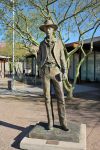 La statua di Maynard Dixon a Scottsdale, Arizona (USA). E' un'opera di Gary Ernest Smith e si trova al Museo del West - © LunaseeStudios / Shutterstock.com