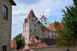 La storica fortezza Trausnitz nel borgo di Landshut, Baviera, Germania. Dal 1255 al 1503 il castello fu residenza e sede del governo dei duchi della Bassa Baviera.


