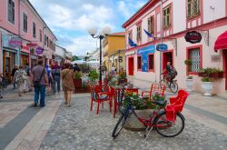 La strada Rruga Kole Idromeno nel centro storico di Scutari, Albania del nord - © Katsiuba Volha / Shutterstock.com