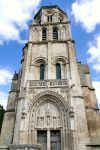 La torre campanaria della chiesa di Sainte-Radegonde a Poitiers, Francia. Costruita a partire dal X° secolo in stile romanico e gotico, dal 1962 è monumento storico nazionale.
