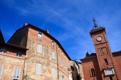 La torre dell'orologio nel borgo di Monteleone d'Orvieto, provincia di Terni (Umbria) - © Paolo Trovo / Shutterstock.com