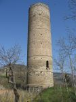 La torre di Cortemilia in Piemonte Di Giovandeste di Wikipedia in italiano, CC BY-SA 3.0, Collegamento