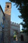 La torre mediovale del borghetto di Monte Colombo visicno a Montescudo di Rimini