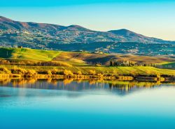 Tra i laghi della Toscana, quello di Santa Luce è uno dei più spettacolari