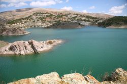 Lago della diga di Sille a Konya, Turchia. E' stata inaugurata nel 1960 - © mehmetcan / Shutterstock.com