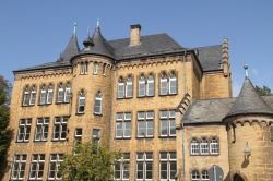 L'antica scuola di Goslar nell'Harz settentrionale, Germania.
