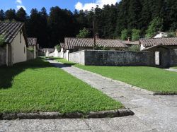 Le celle dei monaci all'eremo di Camaldoli, Poppi, Toscana. L'eremo è costituito da venti celle situate oltre il cancello che delimita la clausura e sono disposte su cinque fila.
 ...