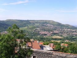 Le colline dell'Alvernia intorno a La Roche Blanche, Clermont-Ferrand - © Frank Auvergne, Wikipedia