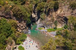 Le gole e la spiaggia del fiume Alcantara in Sicilia - © Birute Vijeikiene / Shutterstock.com