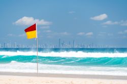 Le onde di Coolangatta sulla Gold Coast in Queensland, Australia.