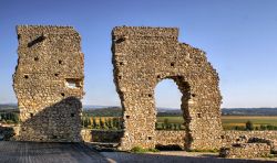 Le rovine del castello di Montemor-o-Velho, Portogallo. La fortezza svolse un importante ruolo nella lotta per la riconquista del territorio caduto in mano agli arabi.
