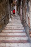 Le scale che collegano la piazza e la marina di Sciacca, Sicilia - © robertonencini / Shutterstock.com