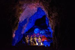 Le scenografie spettacolari del Presepe Vivente delle Grotte di Postumia in Slovenia