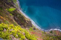 Le scogliere di Cabo Girao e la spiaggia sull'Isola di Madeira in Portogallo