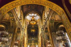 L'interno della basilica di Saint Volodymyr a Kiev, Ucraina. Costruito fra il 1882 e il 1896, questo luogo di culto rappresenta la chiesa madre della religione ortodossa ucraina - © ...