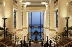 La lobby dello Sheraton Soma Bay Resort, una struttura a cinque stelle sull'omonima baia lungo la costa egiziana del Mar Rosso - foto © Sheraton Soma Bay 