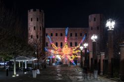 Luci d'Artista, una installazione presso le Torri Palatine in centro a Torino (Piemonte) - © pikappa51 / Shutterstock.com