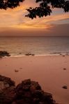 Una magnifica alba sulla spiaggia dell'isola di Pacheca, Panama.



