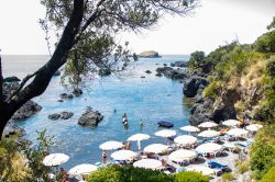 Maratea offre alcune delle spiagge più belle della Basilicata, sulla costa del Tirreno - © lauradibi / Shutterstock.com