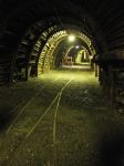 Un tunnel della miniera di Blegny, Belgio. Blegny-mine chiuse definitivamente nel marzo 1980: a ricordo di questo evento la piazza antistante la miniera ospita un vagone, l'ultimo riportato ...