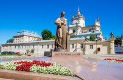 Monumento a Andrey Sheptytskyi nel centro di Lviv (Ucraina), vicino alla cattedrale di San Giorgio Martire - © Ruslan Lytvyn / Shutterstock.com