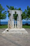 Monumento fronte lago a Marta, Lazio, costa meridionale del Lago di Bolsena- © ValerioMei / Shutterstock.com