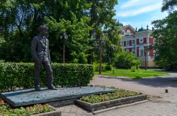 Il monumento ad A.Vampilov, scrittore e drammaturgo sovietico, nelle strade di Irkutsk - © Dincer.agin / Shutterstock.com