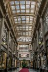 Negozi e ristoranti del Maedler Passage di Lipsia, Germania: l'elegante interno di uno dei centri commerciali più famosi della città - © Werner Lerooy / Shutterstock.com ...