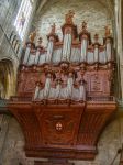 L'organo della cattedrale dei Santi Giusto e Pastore a Norbona, Francia. La sua costruzione in stile gotico risale al XIII° secolo - © Pere Rubi / Shutterstock.com