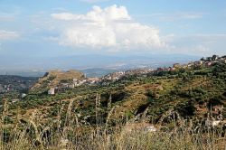 Paesaggio calabro nelle campagne di Cassano allo Ionio - © Mboesch - CC BY-SA 4.0, Wikipedia