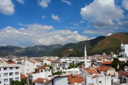 Paesaggio della città di Marmaris, Turchia. Una veduta dall'alto di questa famosa località balneare molto frequentata soprattutto in estate.

