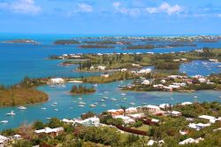 Paesaggio tropicale alle isole Bermuda, Nord America. L'arcipelago è formato da isole di origine vulcanica situate nella parte occidentale del Mare dei Sargassi, quella porzione di ...