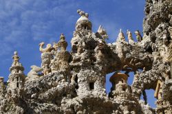 Palais Ideal (Palais du Facteur Cheval) + uno dei monumenti storici di Francia e si trova ad Hauterives in Francia - © Pierre Jean Durieu / Shutterstock.com