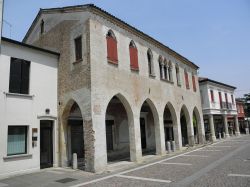 Palazzo Sagramora in centro Zero Branco di Treviso, Veneto  - © Threecharlie, CC BY-SA 4.0, Wikipedia