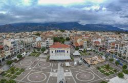Panorama dall'alto della città di Sparta, Laconia, Grecia. Nota anche con il nome di Lacedemone, questa località sorge a un'altitudine di 210 metri - © Pit Stock / ...