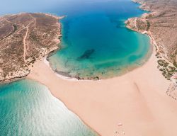 Panorama dall'alto di Prasonisi sull'isola di Rodi, Dodecaneso (Grecia). Prasonisi è un'isola tidale, collegata cioè al continente da una striscia di sabbia o terra ...