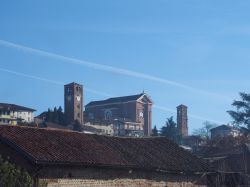 Panorama del borgo di  Monta d'Alba nel Roero in Piemonte