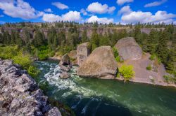 Panorama del Bowl and Pitcher Trail a Spokane, Washington, Stati Uniti d'America. In questo posto meraviglioso si possono fare passeggiate nella natura su percorsi accessibili a tutti.
 ...