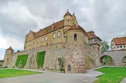 Panorama del castello Stettenfels a Untergruppenbach, Germania. Si tratta di un antico edificio utilizzato per matrimoni e eventi vicino a Heilbronn - © aldorado / Shutterstock.com