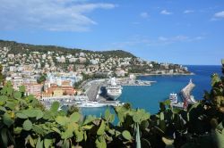 Panorama del porto di Nizza, Francia. E' ...