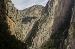 Panorama del Potrero Chico Canyon nei pressi di Monterrey, Messico. E' una delle principali destinazioni di arrampicata su roccia di fama internazionale. Si tratta di una formazione geologica ...