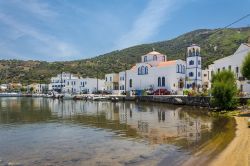 Panorama del villaggio di Pali affacciato sul mare, Dodecaneso (Grecia). E' uno dei quattro centri abitati più suggestivi dell'intera isola del Mare Egeo - © Nejdet Duzen ...