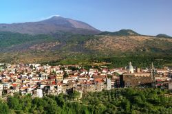 Il Panorama di Randazzo con il Monte Etna sullo sfondo