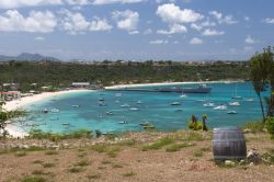 Panorama di una baia dell'isola caraibica di Anguilla, America Centrale.
